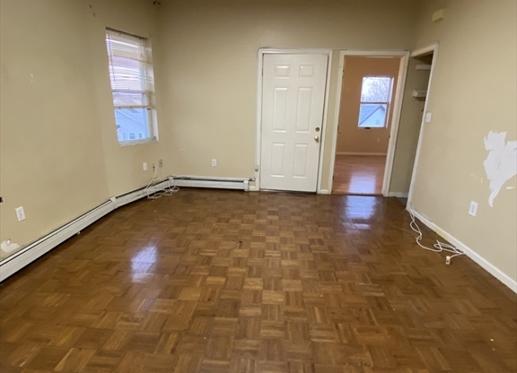 3 beds, 1 bath, $3,050, Unit 1