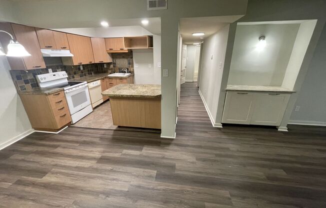 3 bd 1.5 ba Condo