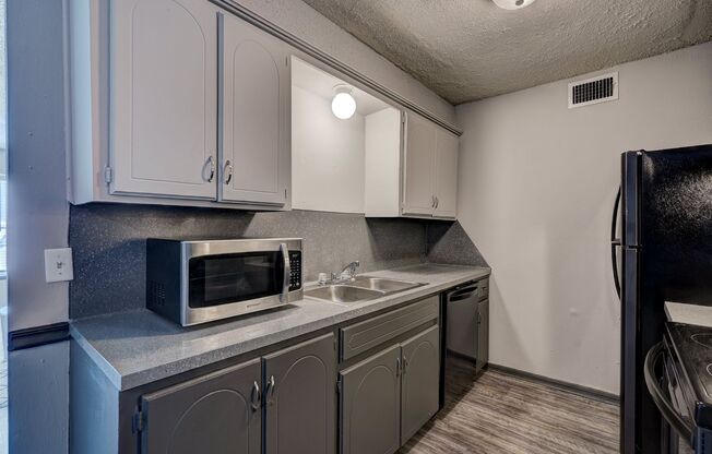 2 beds, 1.5 baths, 925 sqft, $925, Unit O4