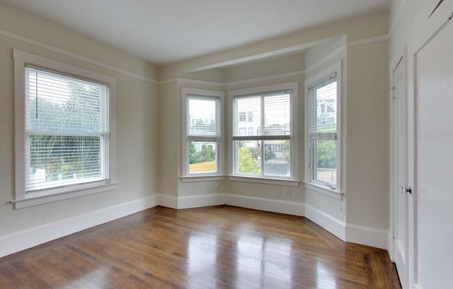 40 Tiffany Avenue (1288r)