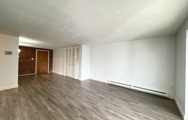 36 GREENTREE LN