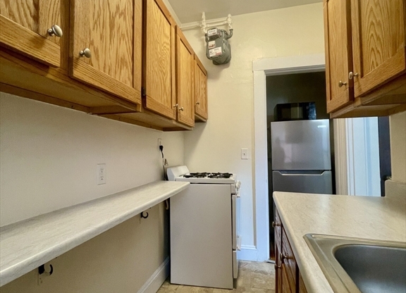 Studio, 1 bath, $2,200, Unit 2