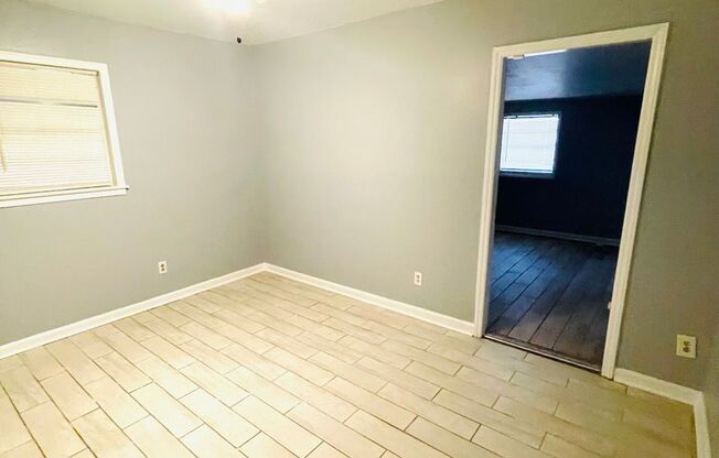 3 beds, 1 bath, $875