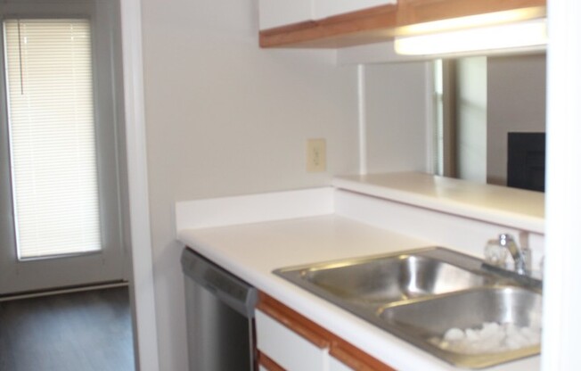 2 beds, 2 baths, $950