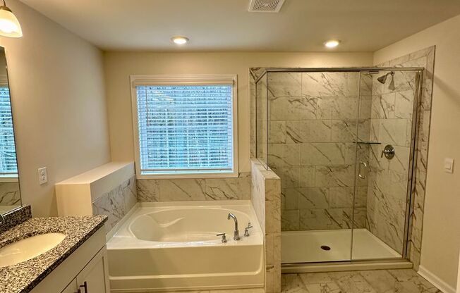 Beautiful 4BR/3BA Home in Falls Cove @ Lake Norman
