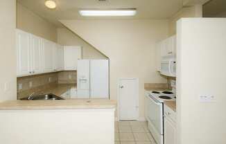 nterior Kitchen White Appliances at Magnolia Place Apartment, Gainesville, Florida