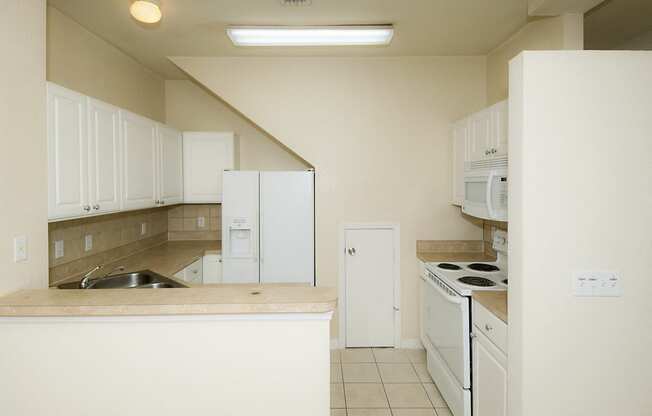 nterior Kitchen White Appliances at Magnolia Place Apartment, Gainesville, Florida
