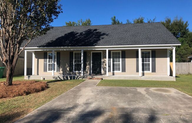 Charming 3-Bedroom Home with Private Fenced Yard in Valdosta, GA!