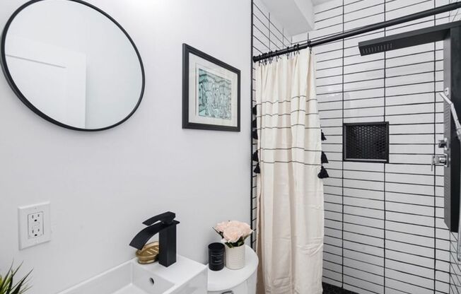 2 beds, 2 baths, 1,025 sqft, $1,425, Unit Unit 2