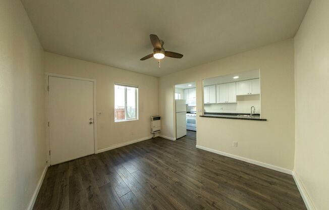 1BR 1BA Point Loma Apartment - Recently Remodeled, No Carpet, Upgraded Windows, 1 Off Street Parking Spot, W/D On-Site