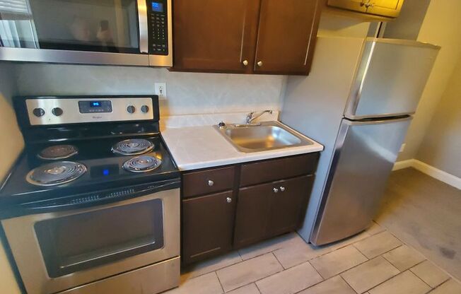 1 bed, 1 bath, 550 sqft, $1,295, Unit B05