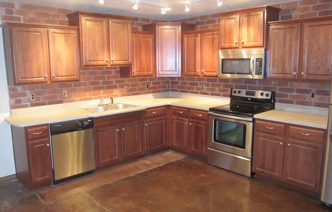 3 beds, 2 baths, 1,300 sqft, $1,620, Unit AW 121