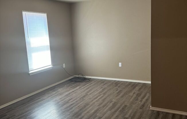 3 beds, 1 bath, 1,100 sqft, $875, Unit A