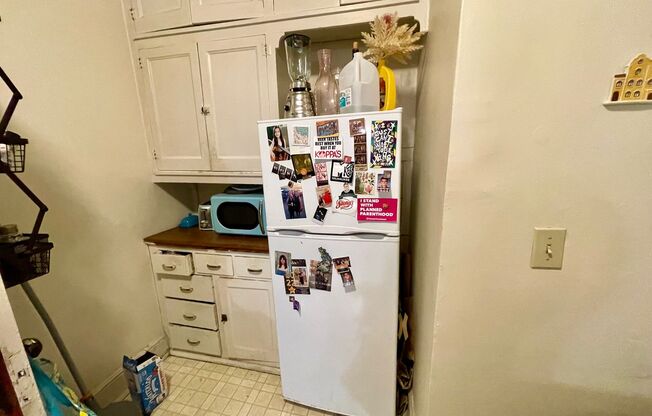 1 bed, 1 bath, $950, Unit 27