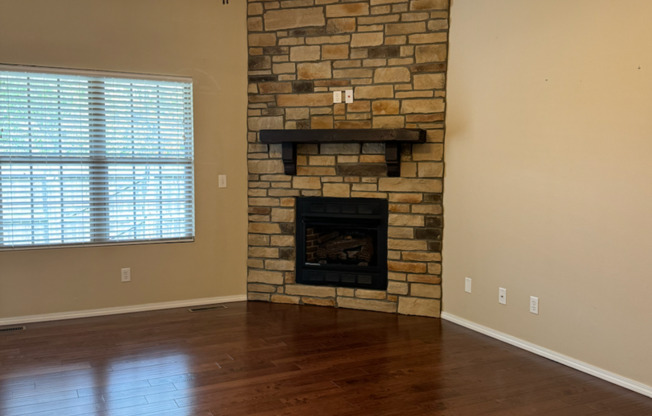 4 beds, 2 baths, $1,885