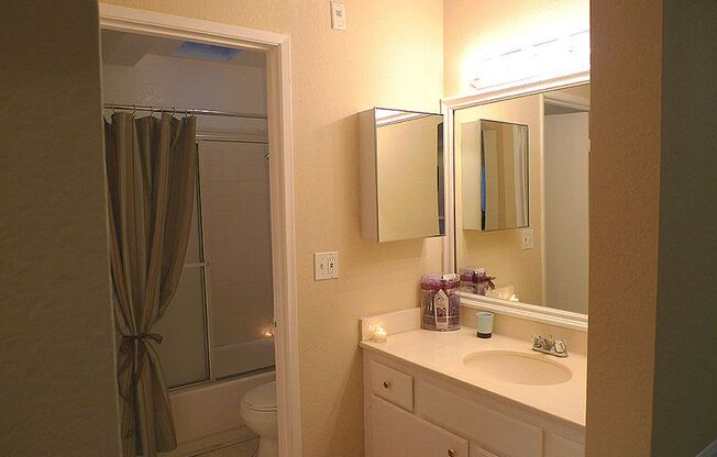 2 beds, 2 baths, 910 sqft, $2,595, Unit 410