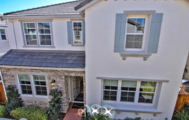 Gorgeous Model Spacious Folsom Unit!