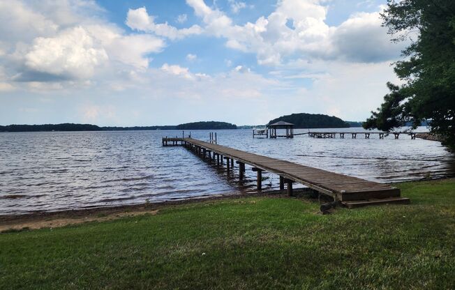 Fully Furnished Lakefront Home