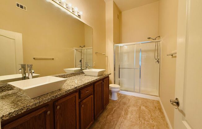 3 beds, 2 baths, $1,899, Unit # 2221