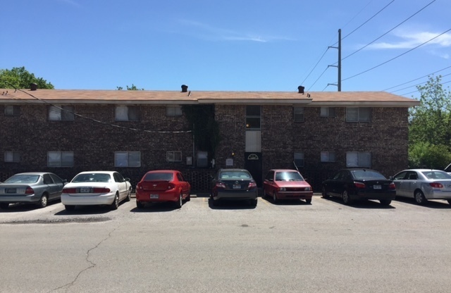 2 beds, 1 bath, 728 sqft, $750, Unit D4