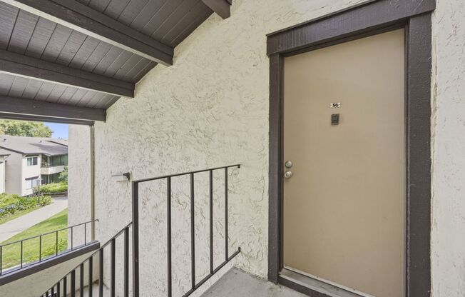 Top Floor 3 Bed, 2 Bath Condo in Desirable Greenhouse 1 Community!