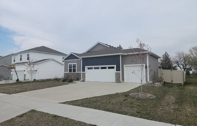 2521 NORTHWEST WOODBURY DR