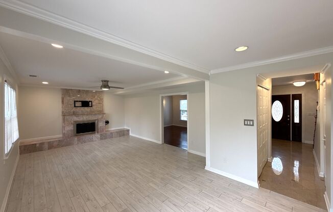 Beautiful home in the Shadow Lake Community!