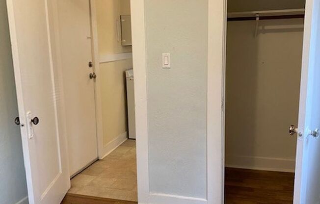 2 beds, 1 bath, $2,700