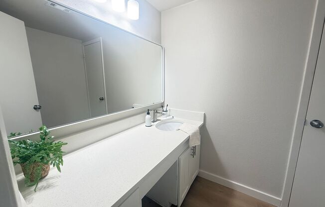 2 beds, 2 baths, 950 sqft, $1,470, Unit PEN-203