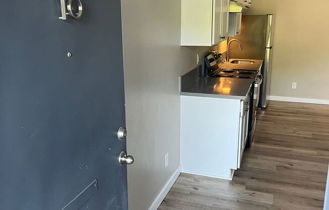 1 bed, 1 bath, 415 sqft, $1,295, Unit 16
