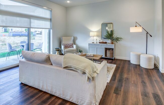 2 beds, 2 baths, 1,425 sqft, $2,795, Unit 380 Magnolia Lane