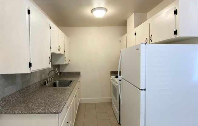 2 beds, 1 bath, 825 sqft, $1,595, Unit 233-4