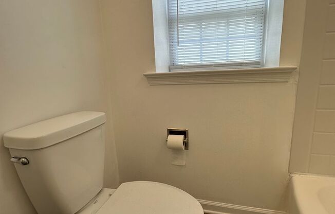 2 beds, 1 bath, $1,395, Unit #4