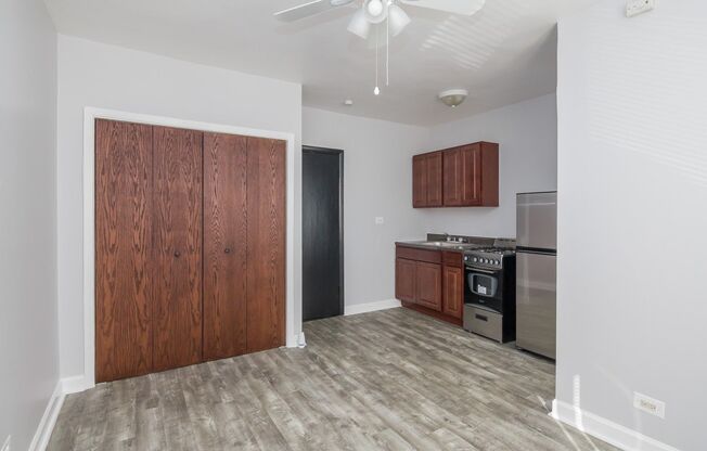 Studio, 1 bath, 225 sqft, $1,175, Unit 113