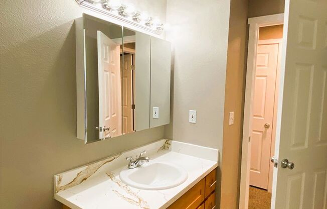 2 beds, 1 bath, 830 sqft, $1,285, Unit O-244