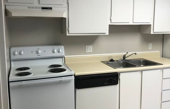 1 bed, 1 bath, 634 sqft, $839, Unit 5627 UD