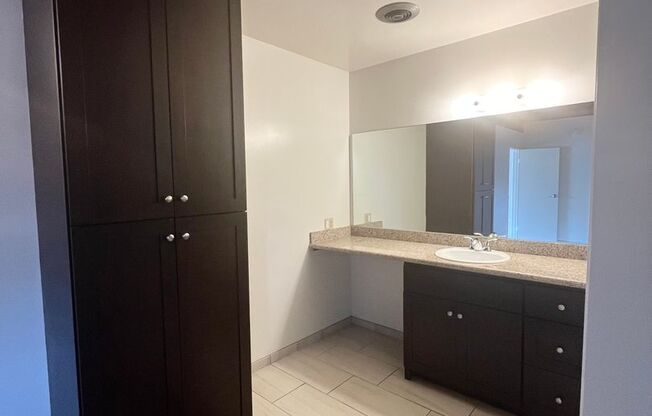 1 bed, 1 bath, $2,195, Unit 4873 Niagara Avenue #3