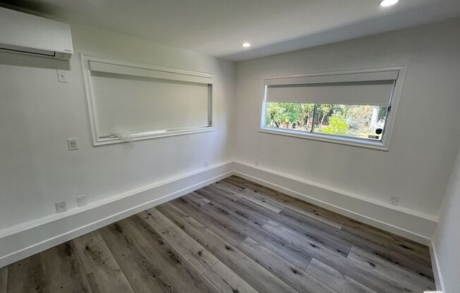 5901 1/2 ENCINO AVE