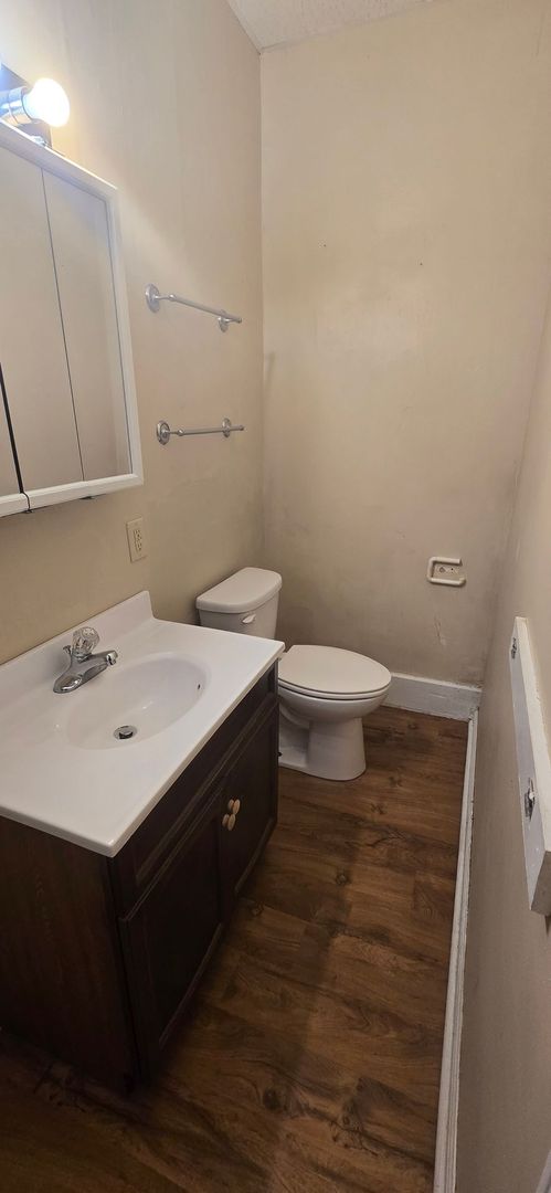 1 bed, 1 bath, $650, Unit Apt. #A