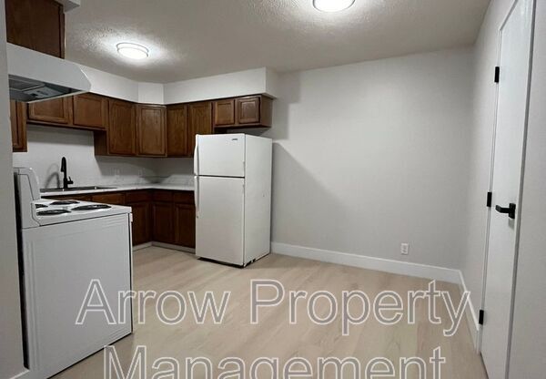 535 W SAUNDERS AVE