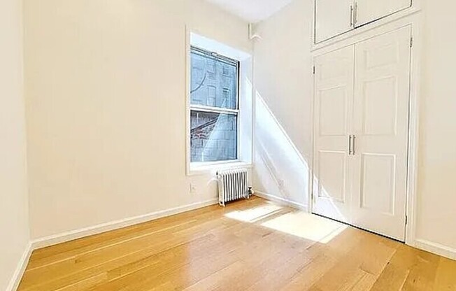 21 1 AVE