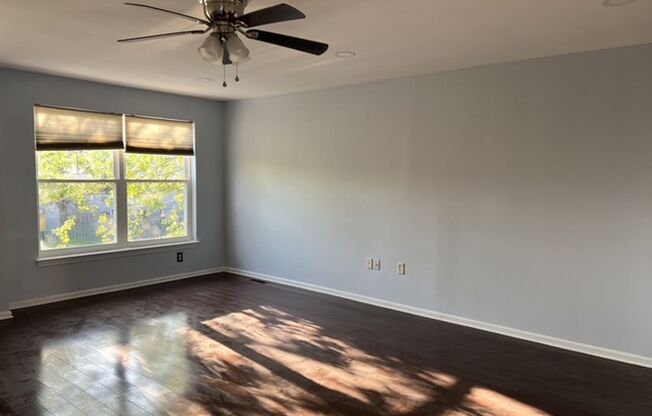 Mill Creek 4bd/2bth w/ Two Car Parking and Yard