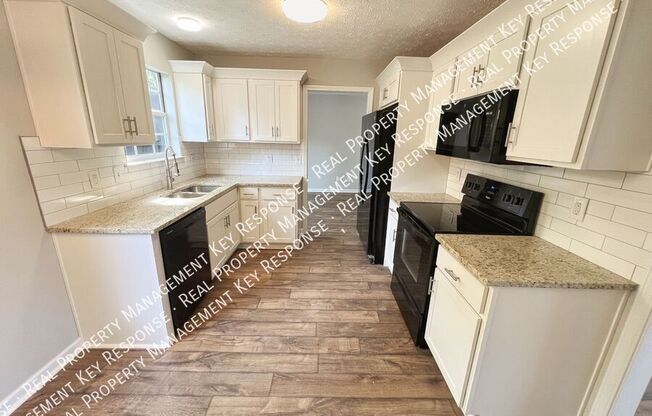 3232 E LK DR