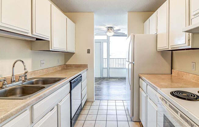 2 beds, 1.5 baths, 1,095 sqft, $1,560, Unit 1004