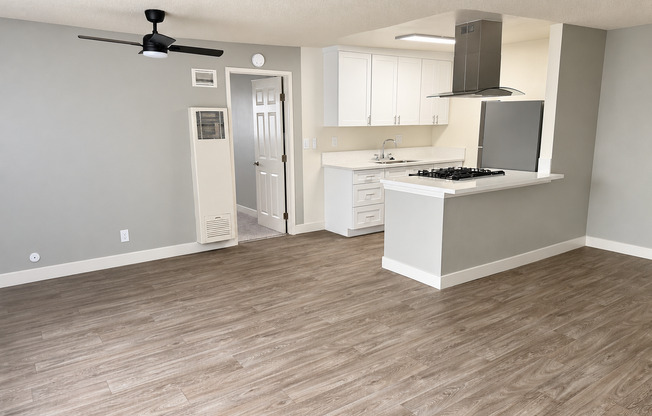1 bed, 1 bath, 700 sqft, $2,280