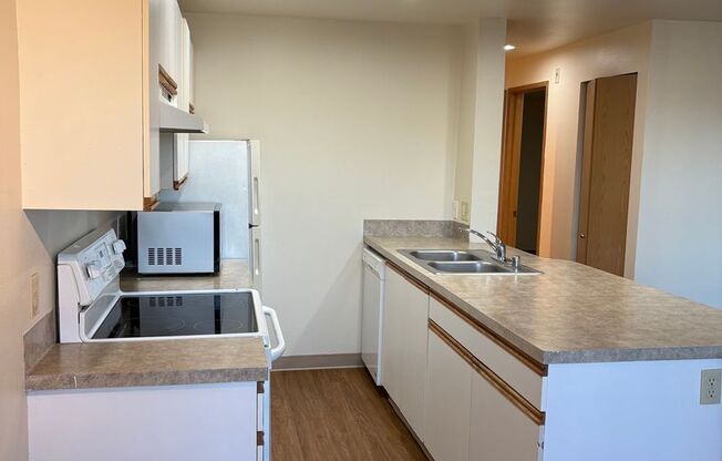 2 beds, 2 baths, 900 sqft, $2,595, Unit 109