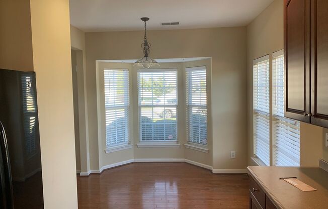 Beautiful, Move in ready,  3 Bedroom 2.5 Bath Townhome in Holly Park!