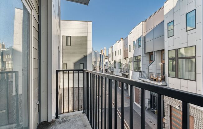2 beds, 2 baths, 915 sqft, $2,300, Unit 416