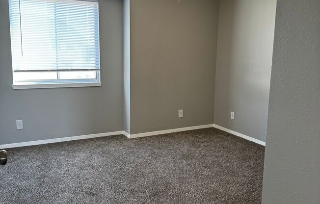 2 beds, 1 bath, 860 sqft, $865, Unit 10122-9