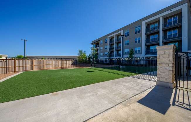 Apartments for Rent with Pet Parks at The Retreat at the Rim